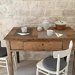 Trullo Pettirosso 奥斯图尼